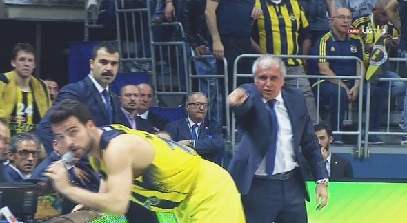 Fenerbahçe-Galatasaray Odebank derbisinde ortalık karıştı! 6