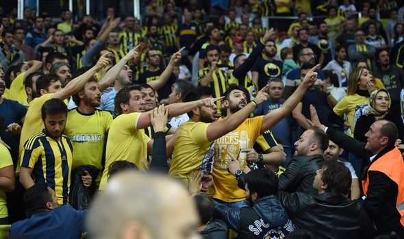 Fenerbahçe-Galatasaray Odebank derbisinde ortalık karıştı! 7
