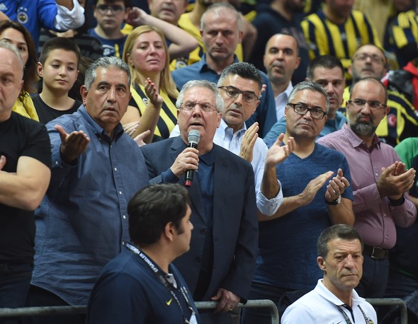 Fenerbahçe-Galatasaray Odebank derbisinde ortalık karıştı! 2
