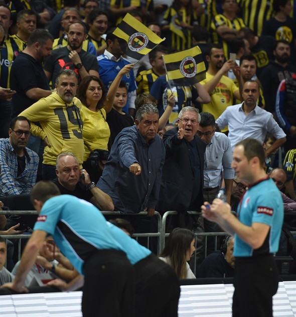 Fenerbahçe-Galatasaray Odebank derbisinde ortalık karıştı! 4