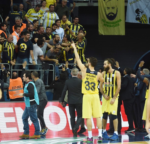 Fenerbahçe-Galatasaray Odebank derbisinde ortalık karıştı! 9