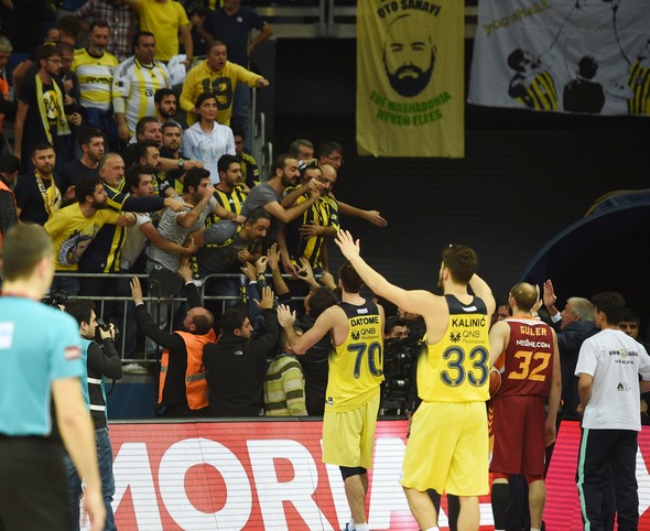 Fenerbahçe-Galatasaray Odebank derbisinde ortalık karıştı! 10