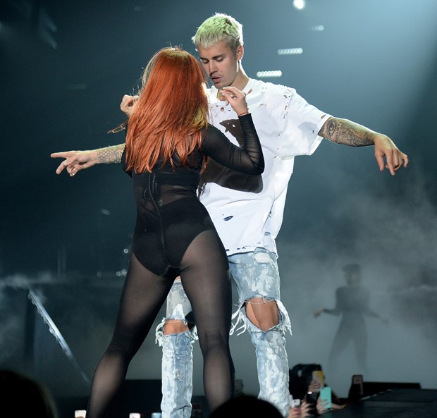 Justin Bieber altı kadın hayranını odasına davet etti 11