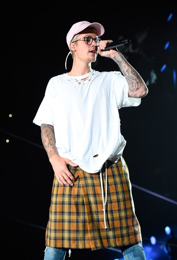 Justin Bieber altı kadın hayranını odasına davet etti 13