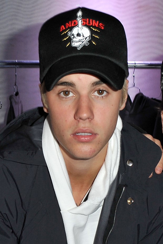 Justin Bieber altı kadın hayranını odasına davet etti 5