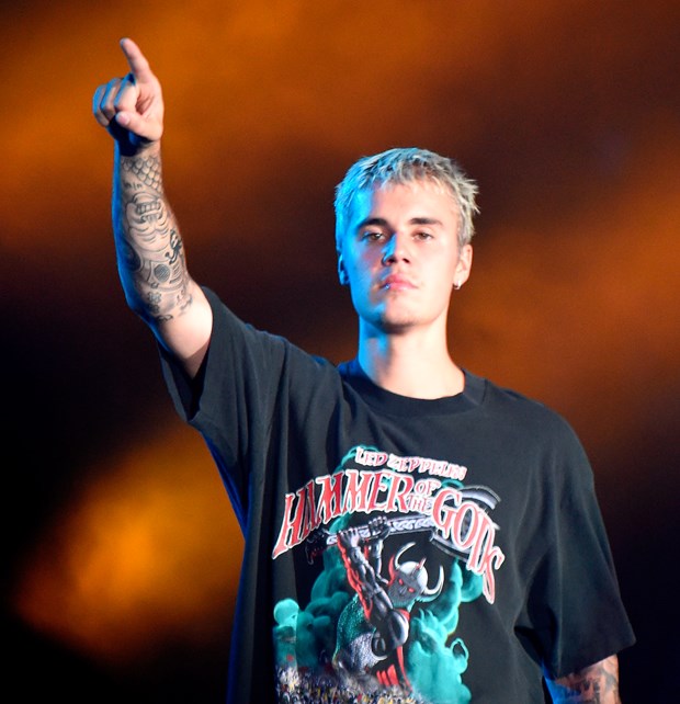 Justin Bieber altı kadın hayranını odasına davet etti 3