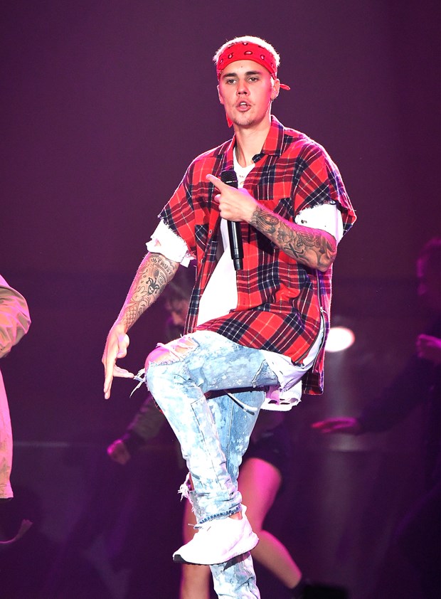 Justin Bieber altı kadın hayranını odasına davet etti 7
