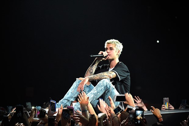 Justin Bieber altı kadın hayranını odasına davet etti 8