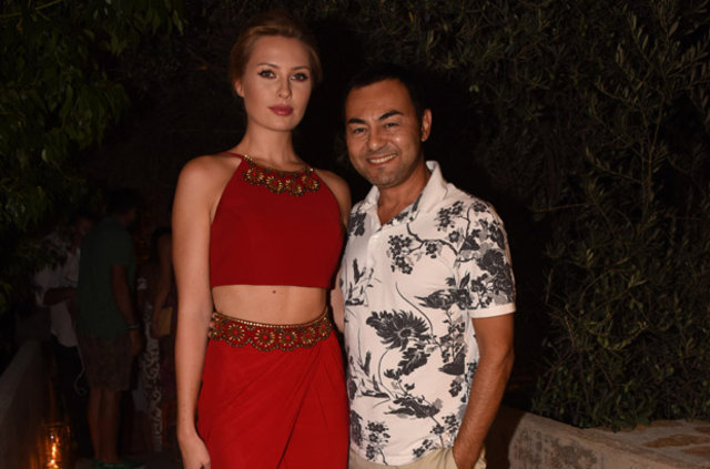 Serdar Ortaç'ın annesi, Chloe Loughnan'a rest çekti 4