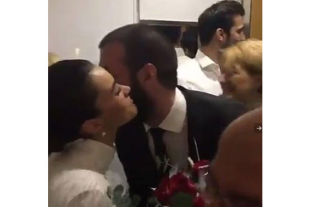 Ünlü oyuncu Hande Soral ile İsmail Demirci nişanlandı 10