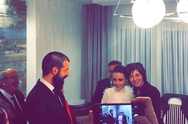 Ünlü oyuncu Hande Soral ile İsmail Demirci nişanlandı 2