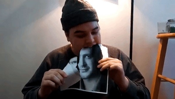 Her gün o ünlü ismin fotoğrafını yiyor 1