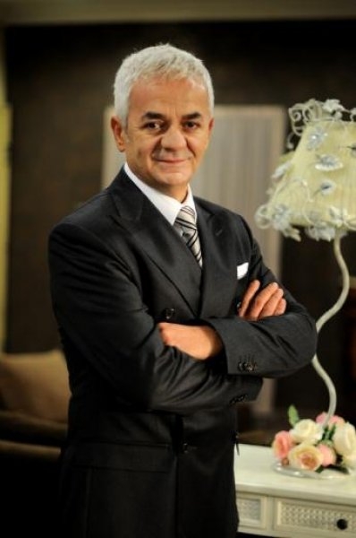 Zafer Algöz, makyajla kadına dönüştü 7