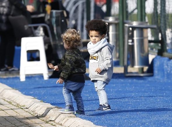 Beşiktaş'ın yeni reklam yüzü Atiba'nın oğlu Noah oldu! 3