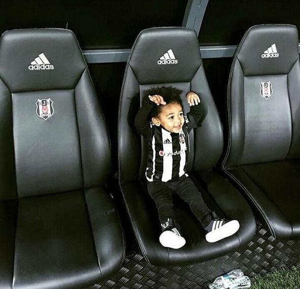 Beşiktaş'ın yeni reklam yüzü Atiba'nın oğlu Noah oldu! 4