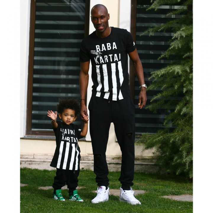 Beşiktaş'ın yeni reklam yüzü Atiba'nın oğlu Noah oldu! 1