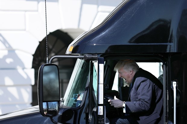 TIR şoförü Trump sosyal medyanın dilinde! 3