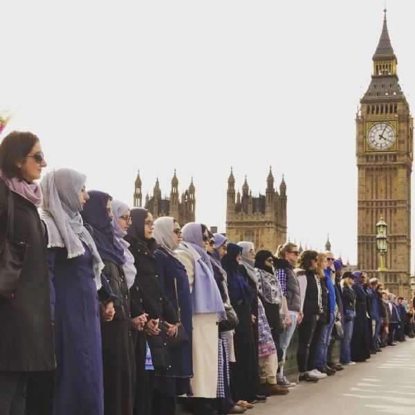 Westminster Köprüsü üzerinde teröre karşı el ele 5