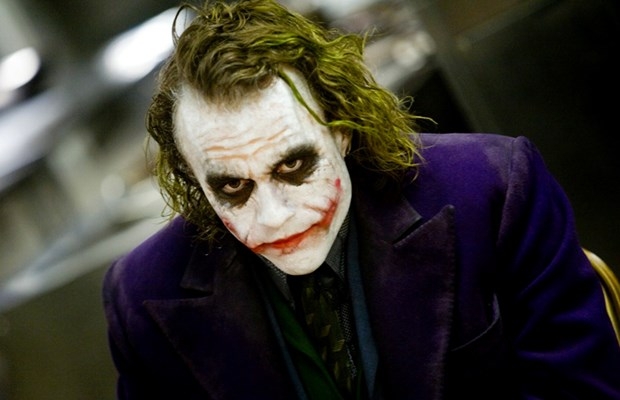 Joker'in (Heath Ledger) hayat hikayesi izleyiciyle buluşuyor 2