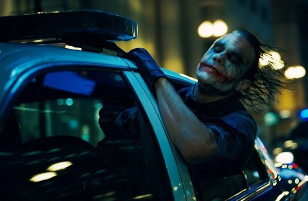 Joker'in (Heath Ledger) hayat hikayesi izleyiciyle buluşuyor 8