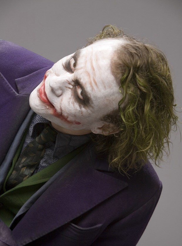 Joker'in (Heath Ledger) hayat hikayesi izleyiciyle buluşuyor 9