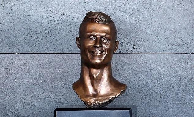 Ronaldo biraz şanslı: Şimdiye kadar ki en kötü heykeller 1