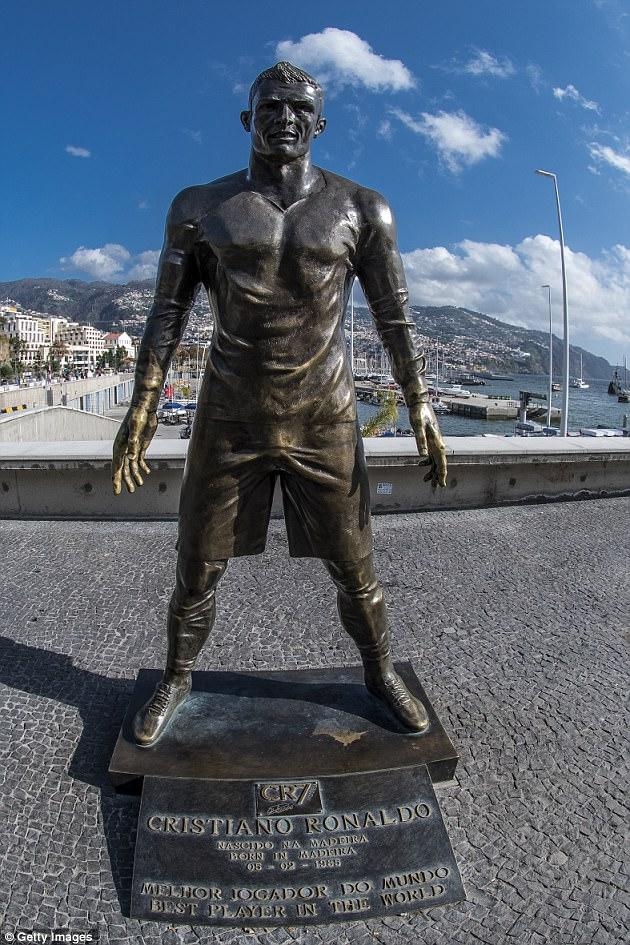 Ronaldo biraz şanslı: Şimdiye kadar ki en kötü heykeller 5