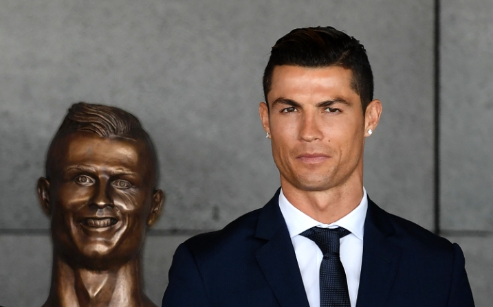Ronaldo biraz şanslı: Şimdiye kadar ki en kötü heykeller 18