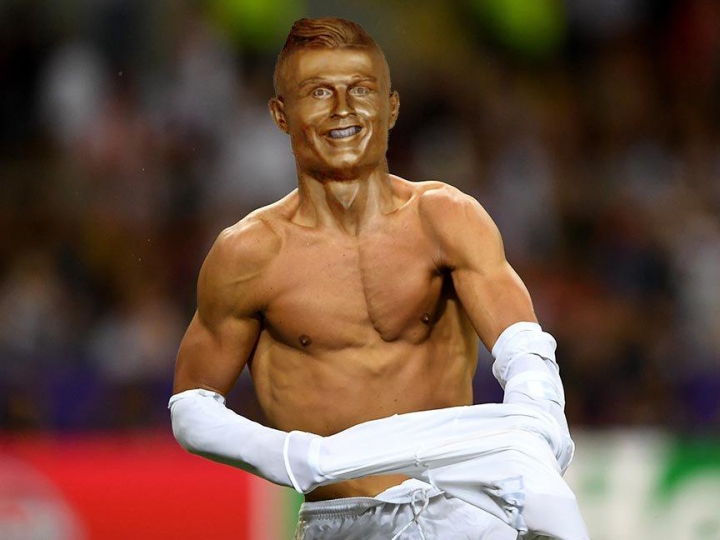 Ronaldo biraz şanslı: Şimdiye kadar ki en kötü heykeller 15