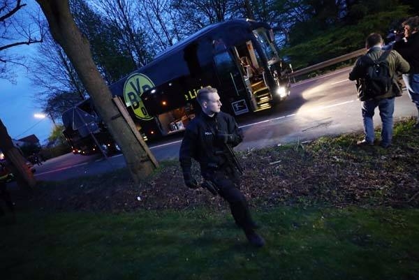 Dortmund'da patlama sonrası Emre Mor ve Nuri Şahin... 13