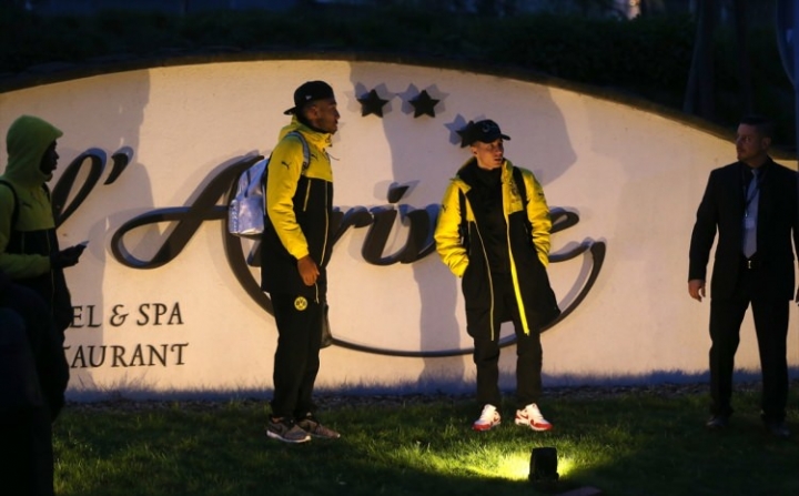 Dortmund'da patlama sonrası Emre Mor ve Nuri Şahin... 4