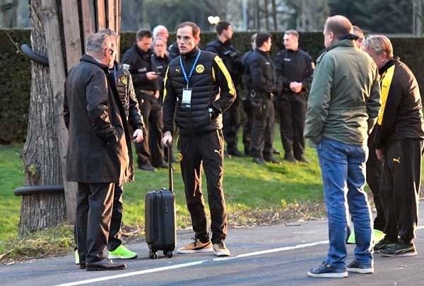 Dortmund'da patlama sonrası Emre Mor ve Nuri Şahin... 19