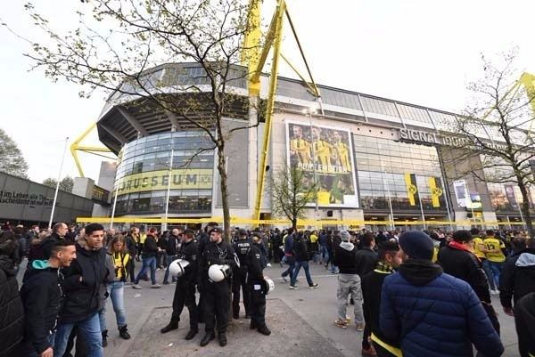 Dortmund'da patlama sonrası Emre Mor ve Nuri Şahin... 22