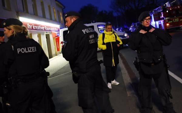 Dortmund'da patlama sonrası Emre Mor ve Nuri Şahin... 12