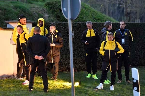 Dortmund'da patlama sonrası Emre Mor ve Nuri Şahin... 3