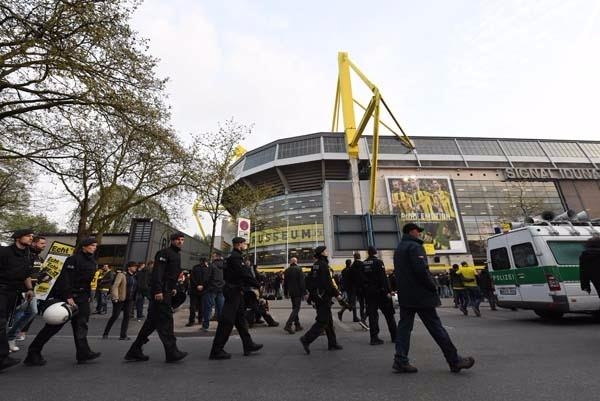 Dortmund'da patlama sonrası Emre Mor ve Nuri Şahin... 21