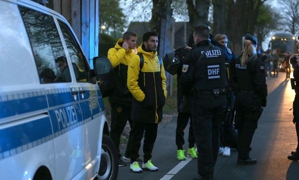 Dortmund'da patlama sonrası Emre Mor ve Nuri Şahin... 7