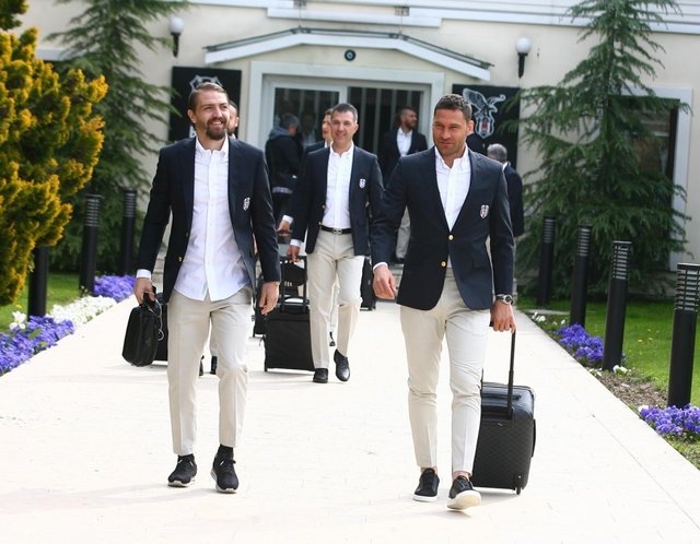 Beşiktaşlı futbolcular Lyon'u salladı! 11