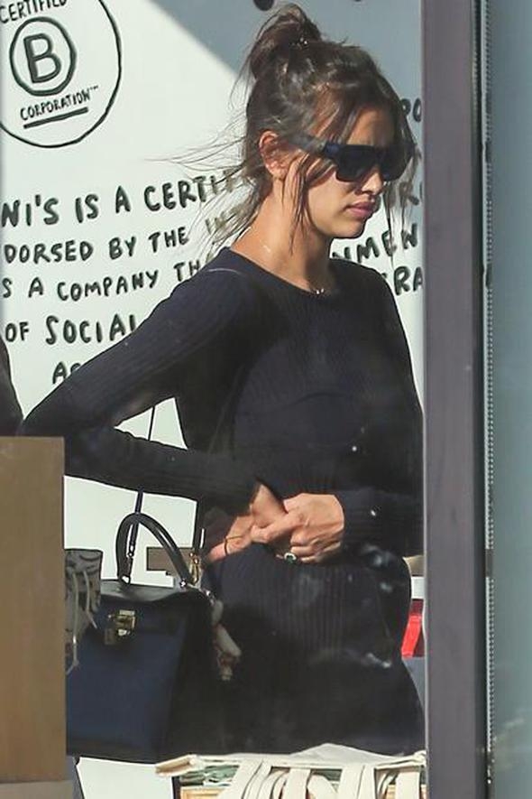 Irina Shayk doğumdan sonra ilk kez görüntülendi! 4