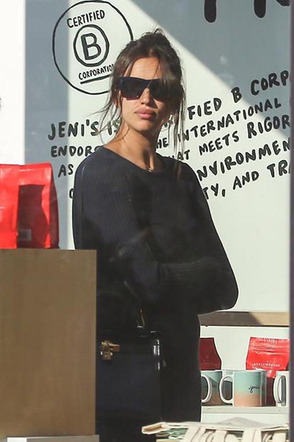 Irina Shayk doğumdan sonra ilk kez görüntülendi! 3