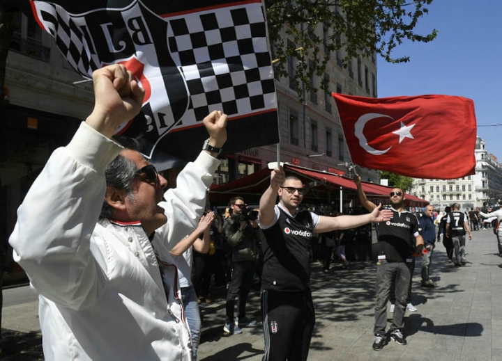 Lyon sokaklarında bayram havası 8