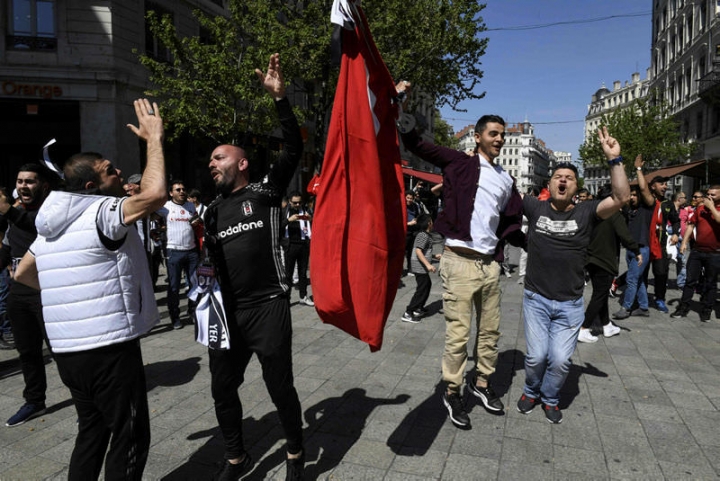 Lyon sokaklarında bayram havası 1