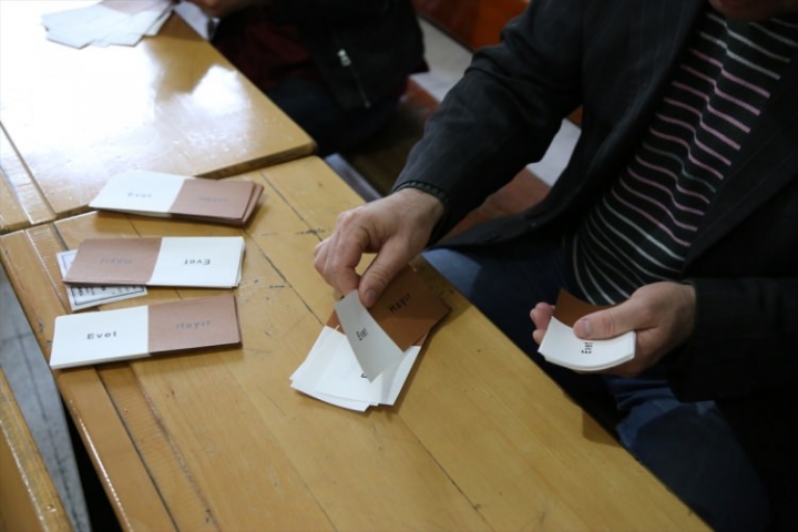 Tüm yurtta oy verme işlemi başladı! İşte ilk kareler... 16