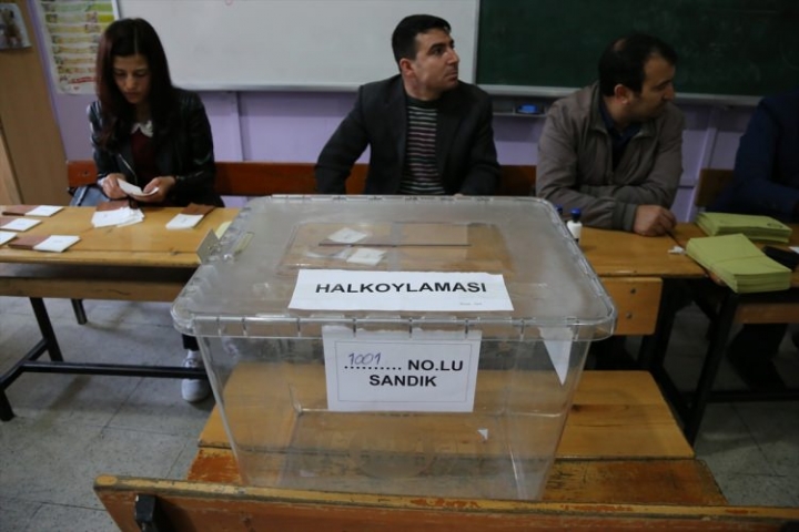 Tüm yurtta oy verme işlemi başladı! İşte ilk kareler... 13