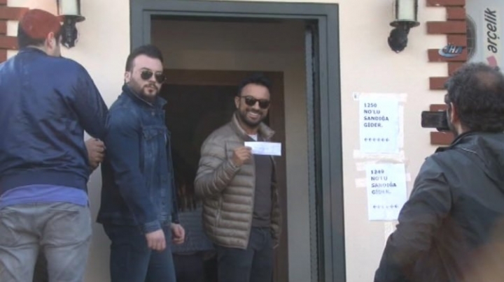 Ünlüler sandık başında... 1
