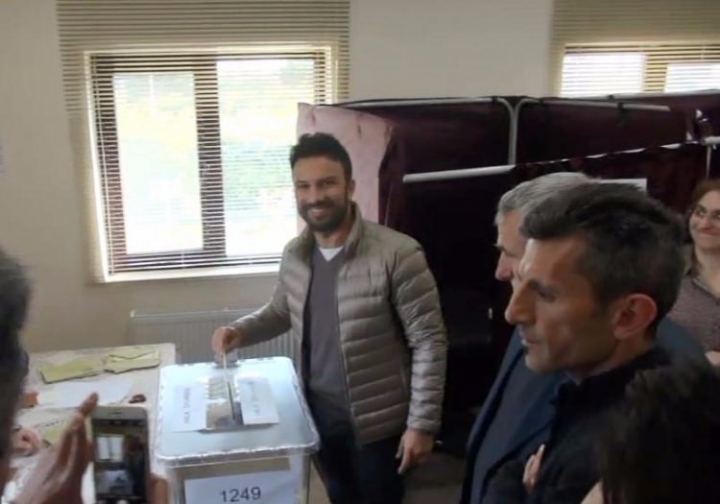 Ünlüler sandık başında... 2