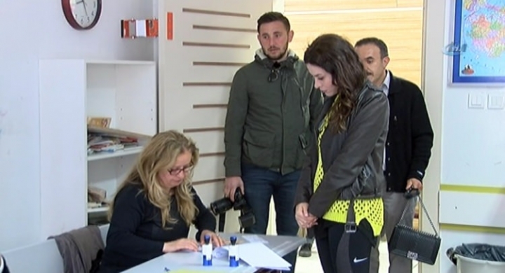 Ünlüler sandık başında... 4
