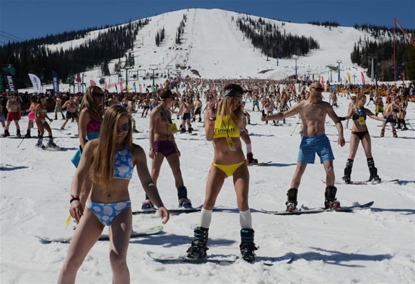 Kar üstünde bikini şov! 8