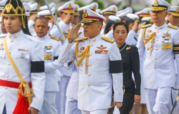 Tayland Kralı Maha'nın şaşırtan tarzı! 14