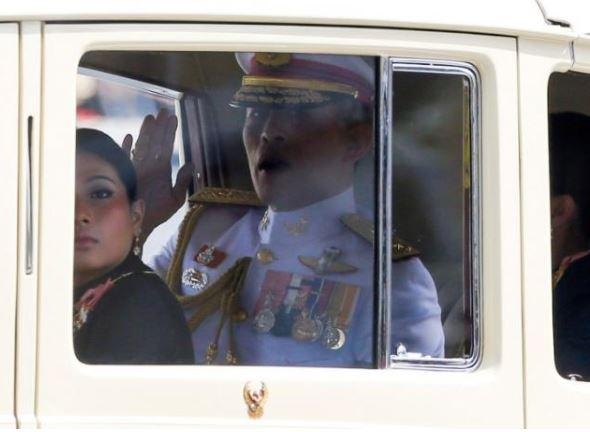 Tayland Kralı Maha'nın şaşırtan tarzı! 13